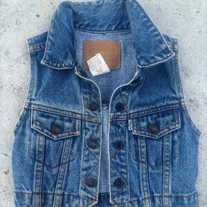 ADORABLE vintage Levi's denim vest